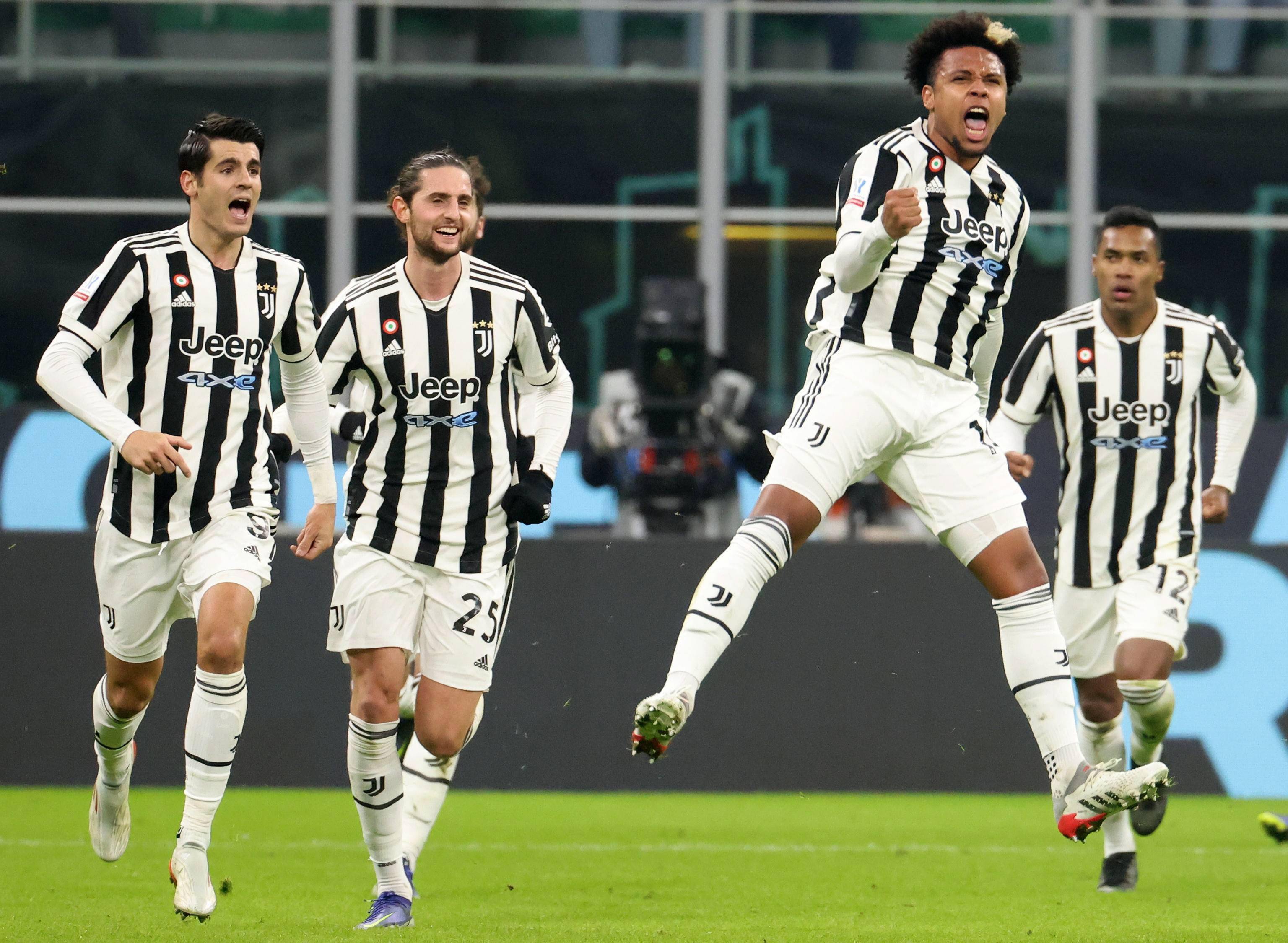 实现中超三连冠、队史第4冠，海港官方社媒发文庆祝