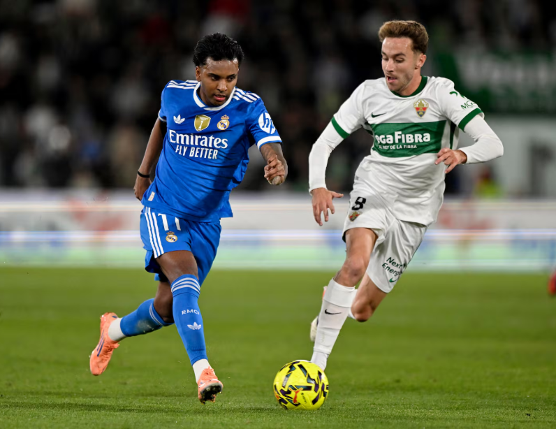 皇马欧冠客战利物浦大名单：阿诺德战旧主，贝林、姆巴佩在列（皇马欧冠客场挑战利物浦名单出炉：阿诺德对阵老东家，贝林与姆巴佩入选）