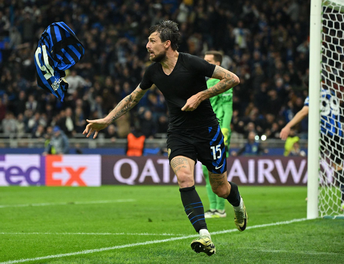 斯洛特：最后时刻我们更像9人应战，很多判罚取决于裁判临场（斯洛特：收官阶段我们形同九人作战，判罚多依裁判临场尺度）