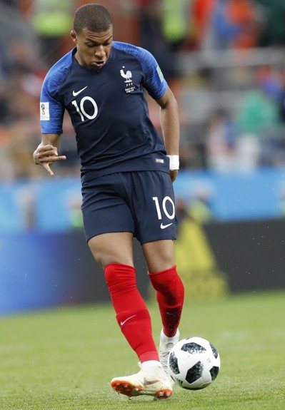 足球报：新鹏城下赛季目标是保级的基础上前进几名（足球报：新鹏城下赛季在保级基础上力争提升名次）