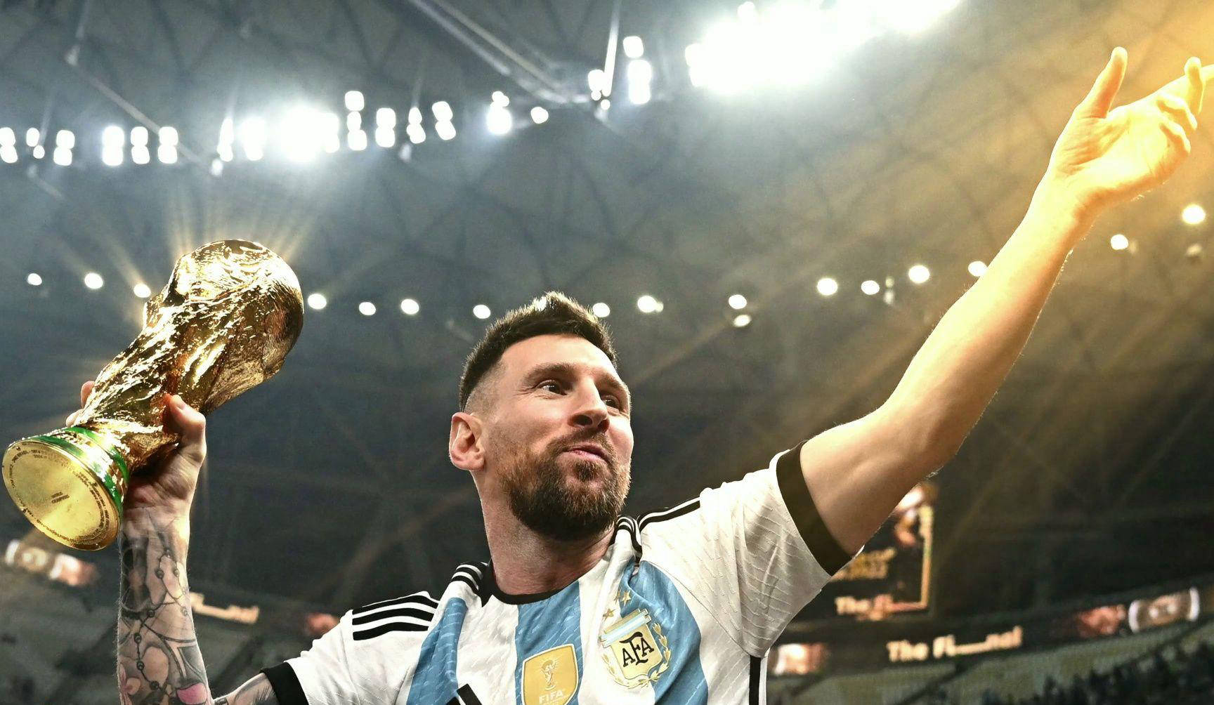 罗马诺：曼联已接触内维斯经纪人 皇马不热衷于冬窗操作（罗马诺：曼联已与内维斯经纪团队接触，皇马对冬窗引援兴趣不大）