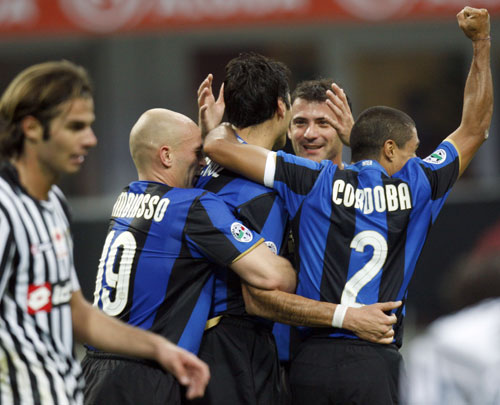 就在今天，12月8日凌晨！中超传来了青岛西海岸、武汉三镇和海港的新消息（12月8日凌晨，中超最新动态：青岛西海岸、武汉三镇与海港传来新进展）