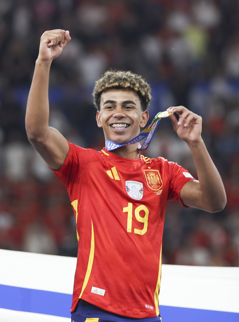 湖人最新动态：东契奇二胎将至，保罗加盟呼声高，迎战猛龙阵容更新