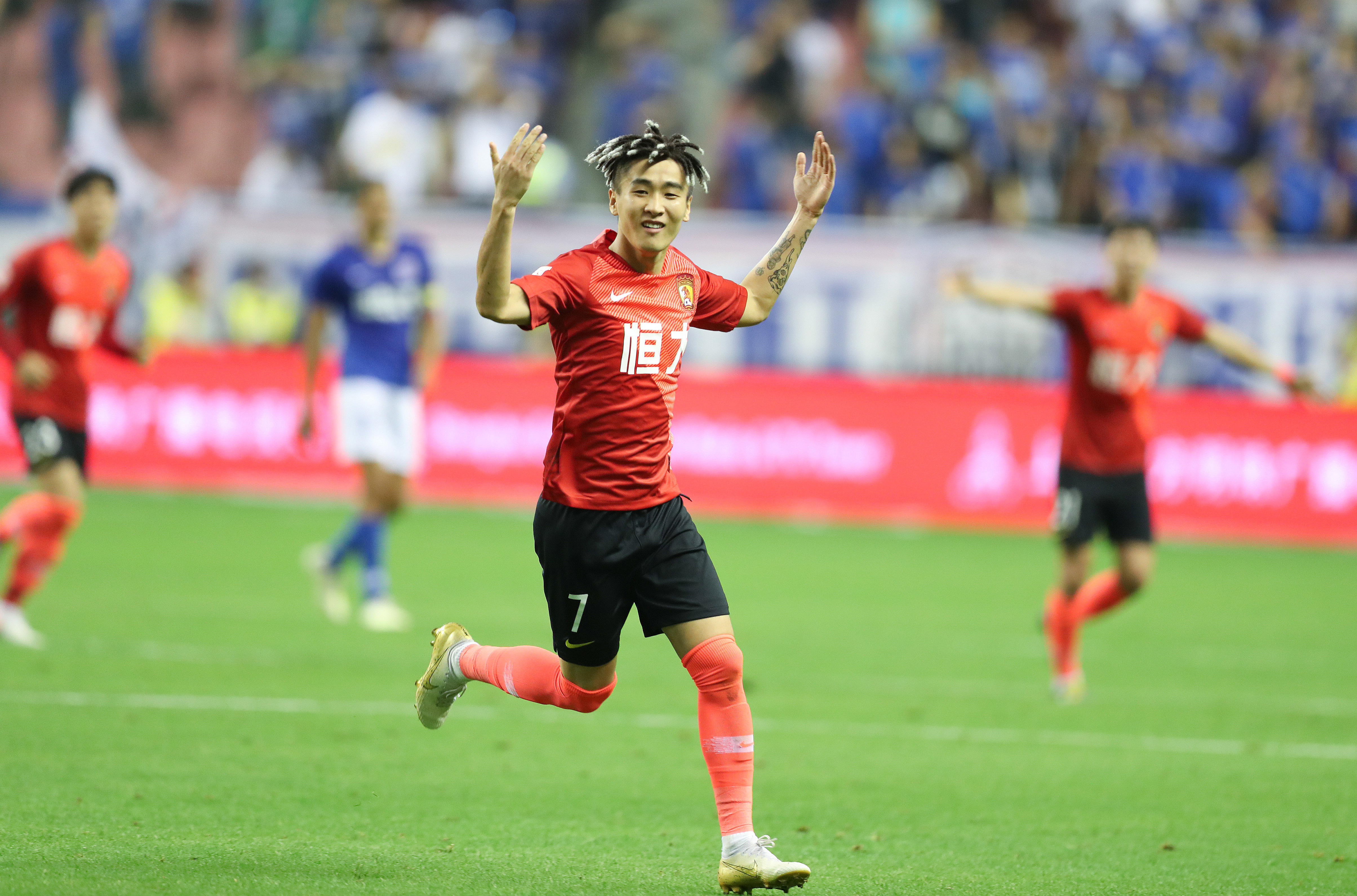 中超比赛焦点：山东泰山迎战上海申花,