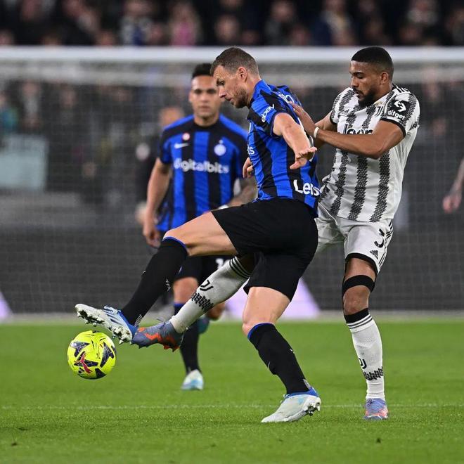 阿布拉汗总结2025：谢谢这一年的滚烫，谢谢所有“我们”